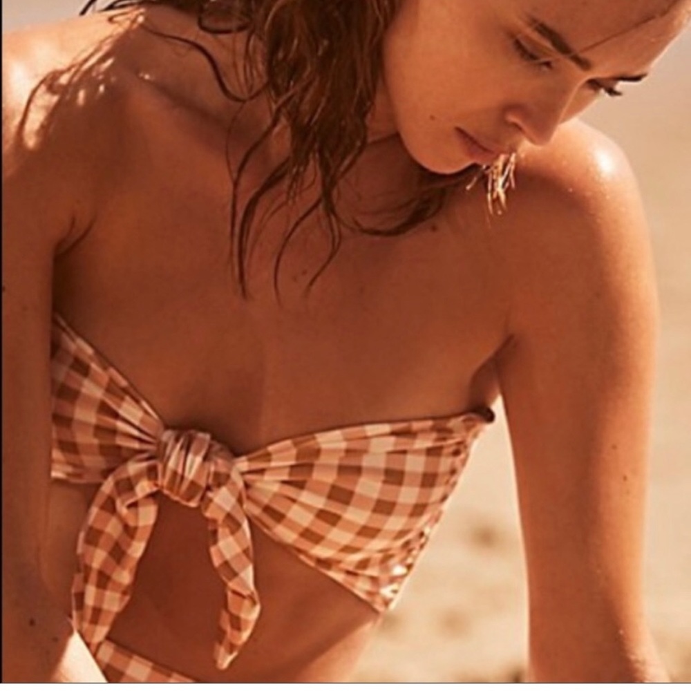NWT Acacia bikini top. Can be tied in front or back, Medium.